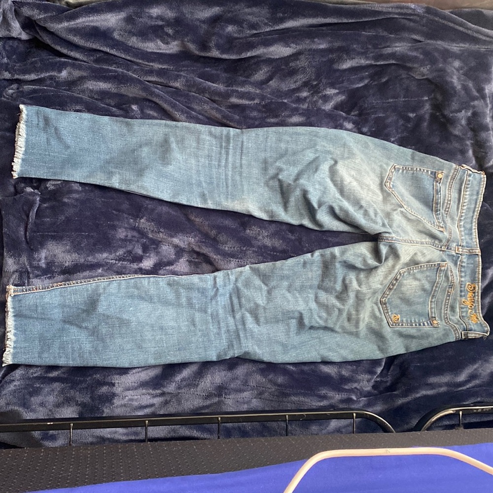 Size 3, indigo rein, I got these as hammy downs.